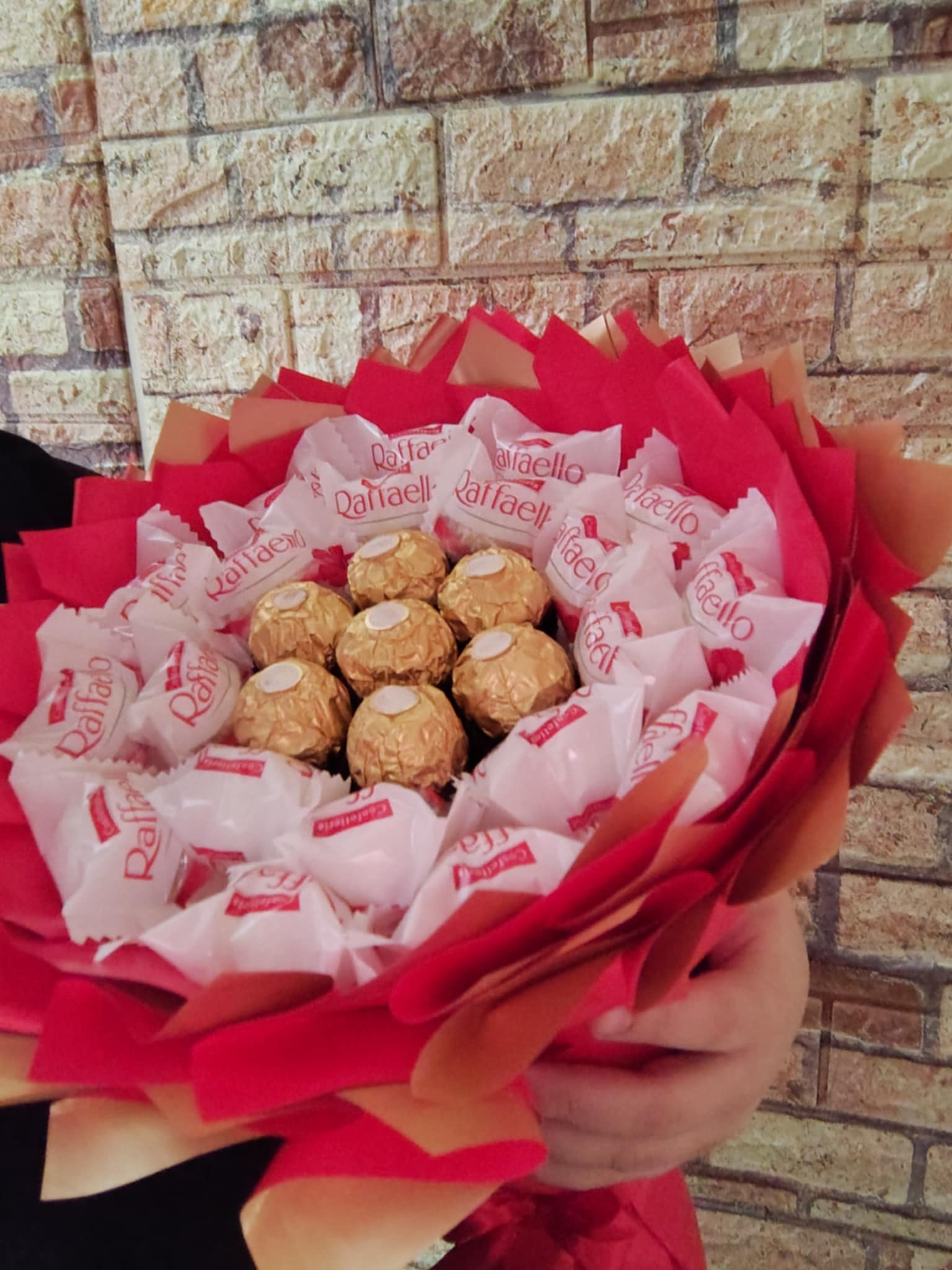 Słodki bukiet z pralin Raffaello, Ferrero Rocher prezent na Urodziny - obrazek 3