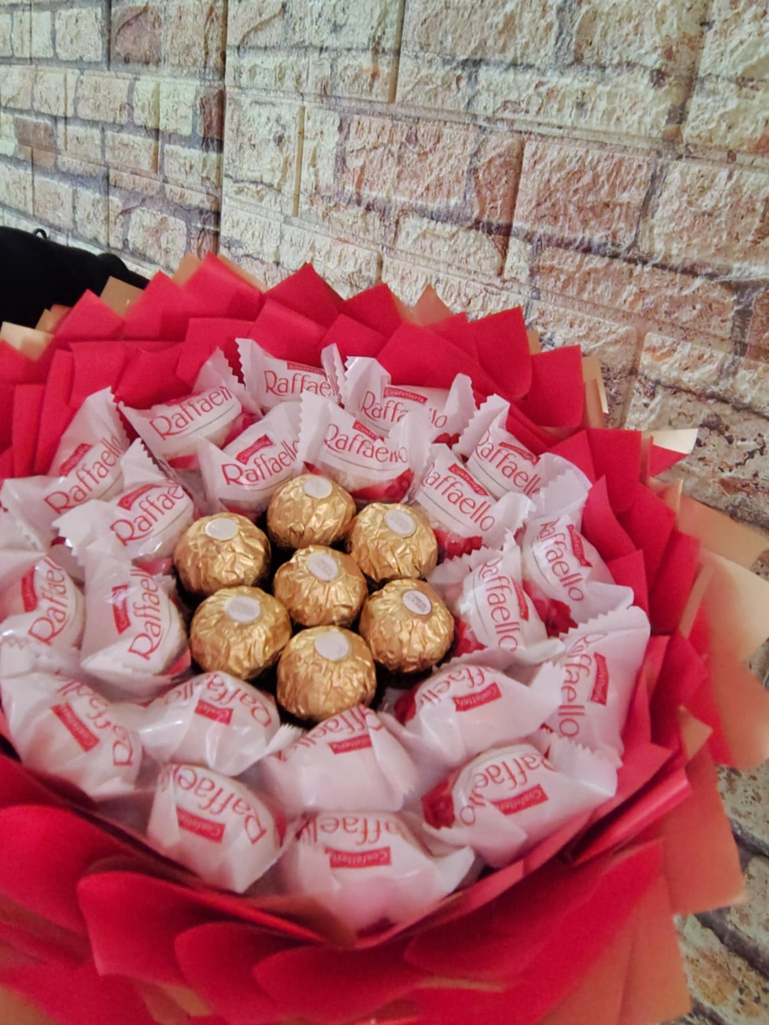 Słodki bukiet z pralin Raffaello, Ferrero Rocher prezent na Urodziny - obrazek 4
